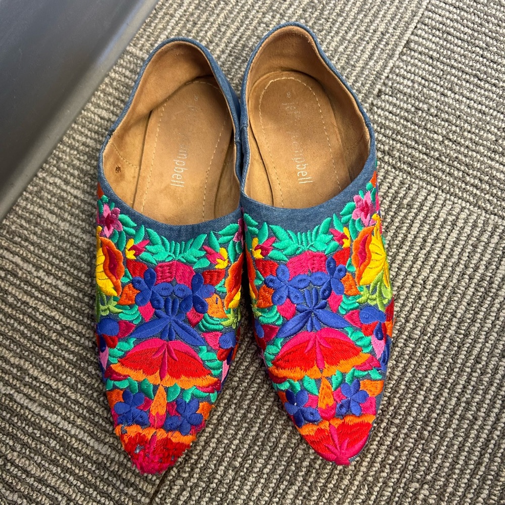 Jeffrey Campbell floral embroidered slides!